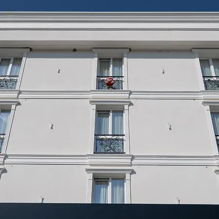 Hotel By 4*