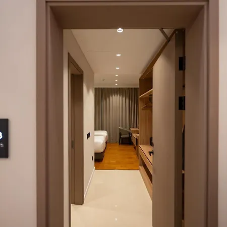 Hotel By 4*