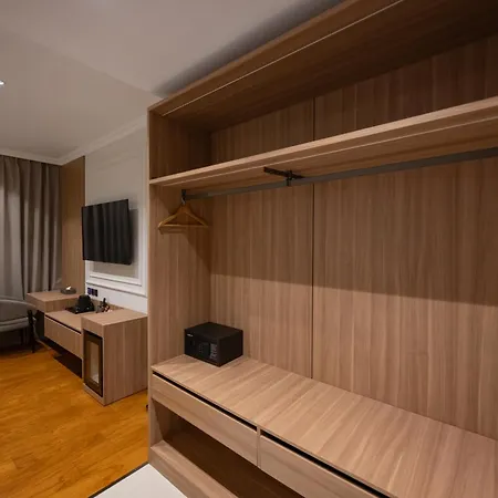 By Hotel Rinas