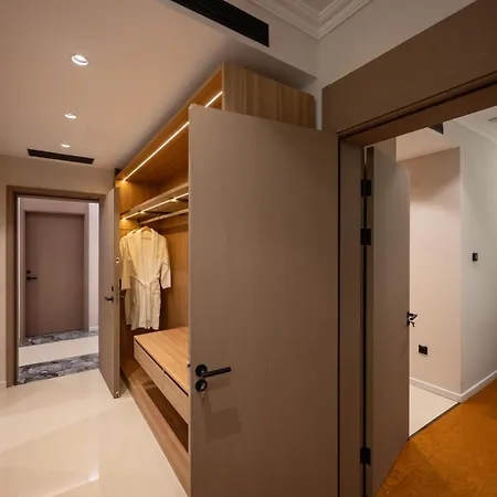 Hotel By 4*