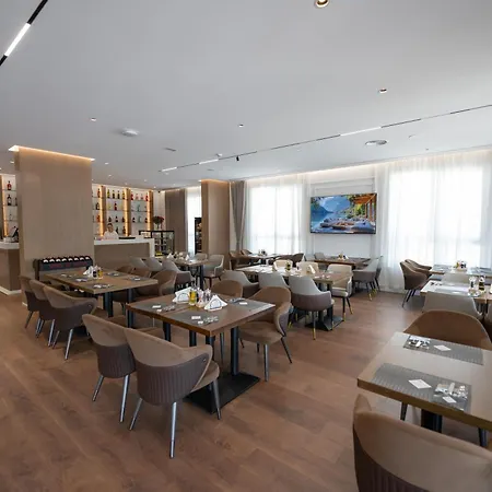 By Hotel 4*